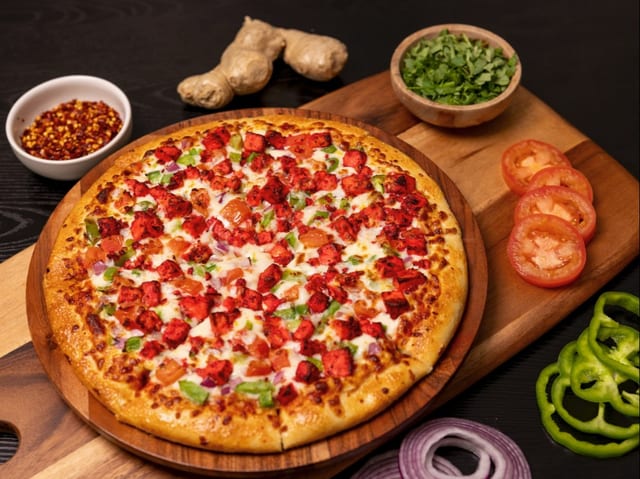 Tandoori Paneer Pizza