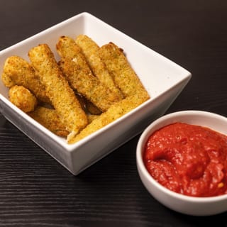 Mozzarella Sticks (10 Pcs)